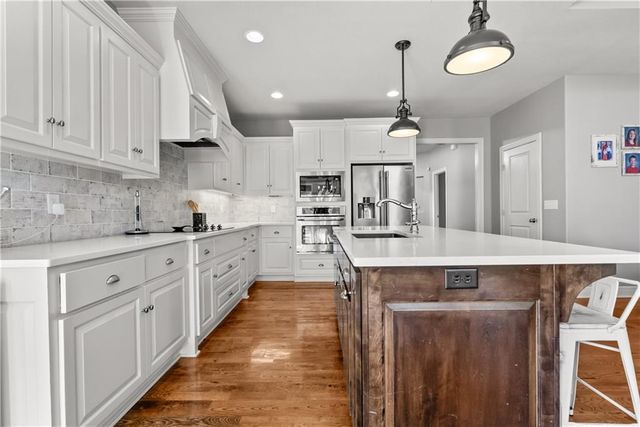 1308 NE Woods Edge Circle, Lee's Summit, MO 64064