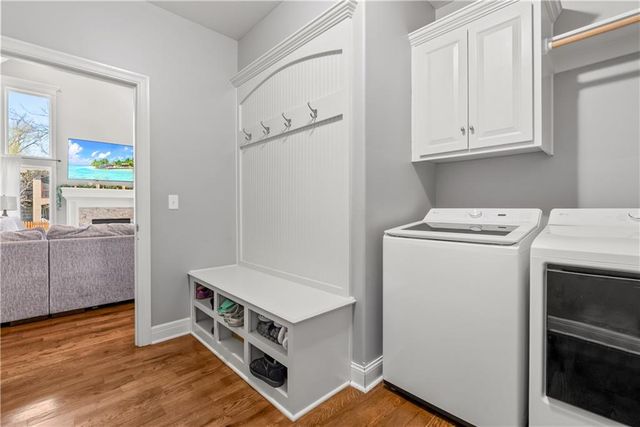 1308 NE Woods Edge Circle, Lee's Summit, MO 64064