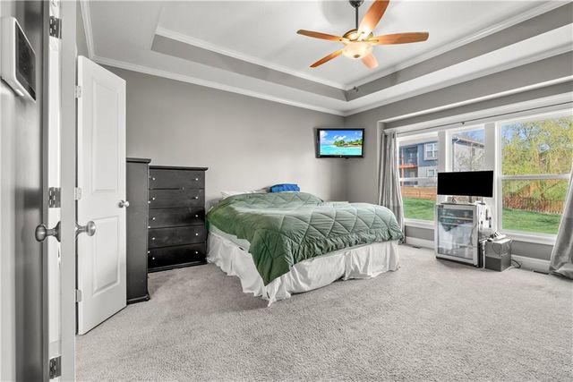 1308 NE Woods Edge Circle, Lee's Summit, MO 64064