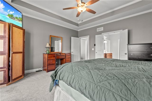 1308 NE Woods Edge Circle, Lee's Summit, MO 64064