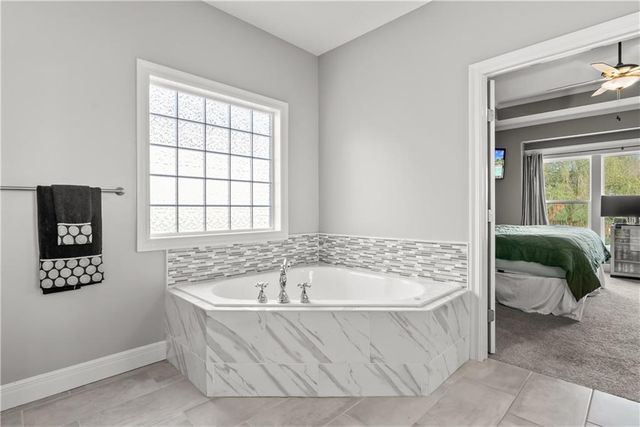 1308 NE Woods Edge Circle, Lee's Summit, MO 64064