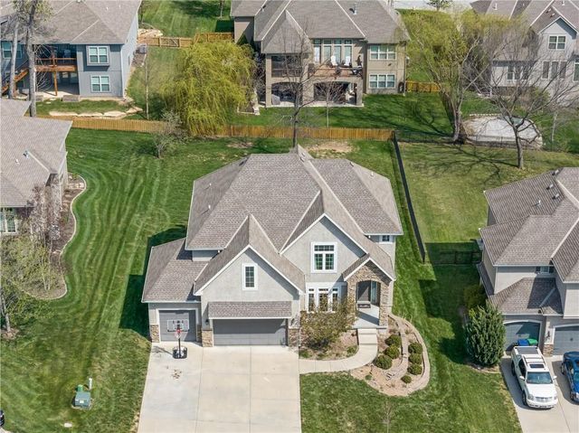 1308 NE Woods Edge Circle, Lee's Summit, MO 64064