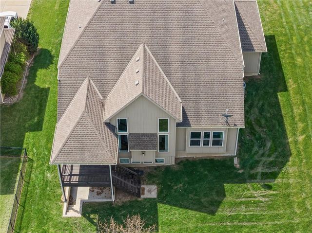 1308 NE Woods Edge Circle, Lee's Summit, MO 64064