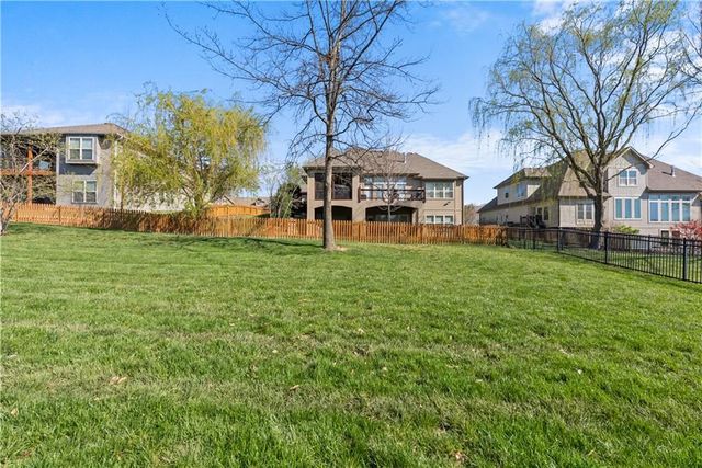 1308 NE Woods Edge Circle, Lee's Summit, MO 64064