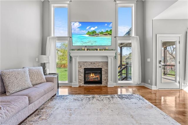 1308 NE Woods Edge Circle, Lee's Summit, MO 64064