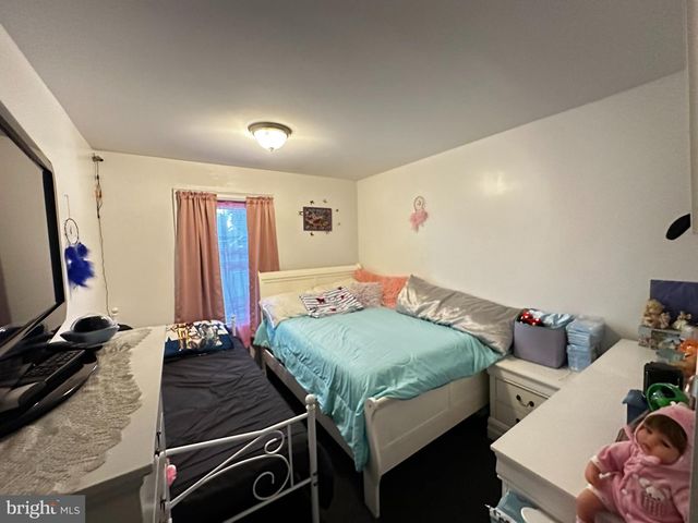 3049 PORTER RD, Camden, NJ 08104