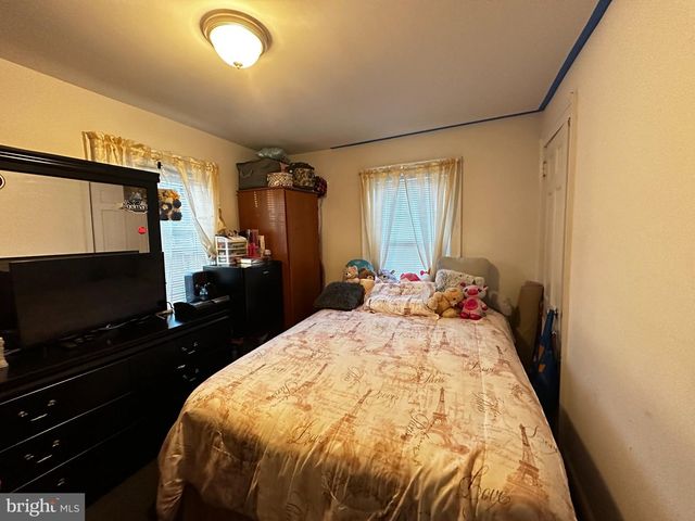 3049 PORTER RD, Camden, NJ 08104