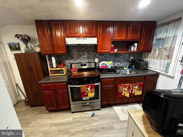3049 PORTER RD, Camden, NJ 08104