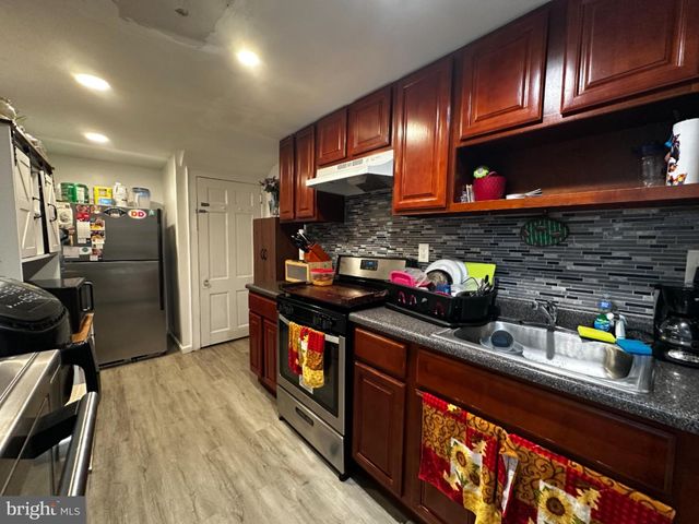 3049 PORTER RD, Camden, NJ 08104