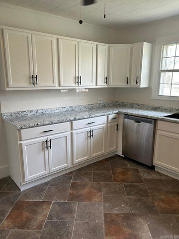 601 N Hickory, Searcy, AR 72143