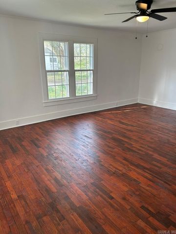 601 N Hickory, Searcy, AR 72143