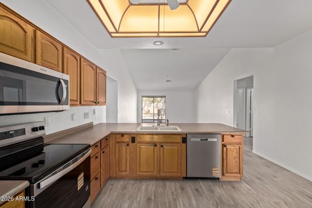 10304 W WINDSOR Boulevard, Glendale, AZ 85307