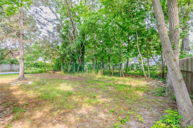 84 Flower Road, Mastic Beach, NY 11951