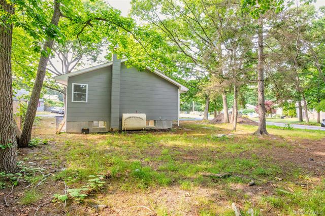 84 Flower Road, Mastic Beach, NY 11951