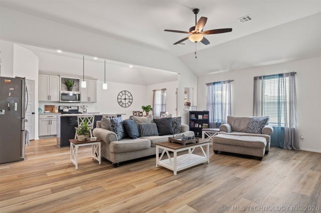 8836 N 73rd Place, Owasso, OK 74055