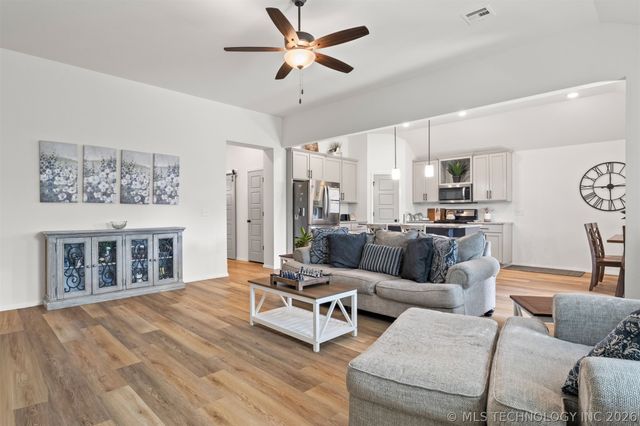 8836 N 73rd Place, Owasso, OK 74055