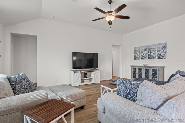 8836 N 73rd Place, Owasso, OK 74055