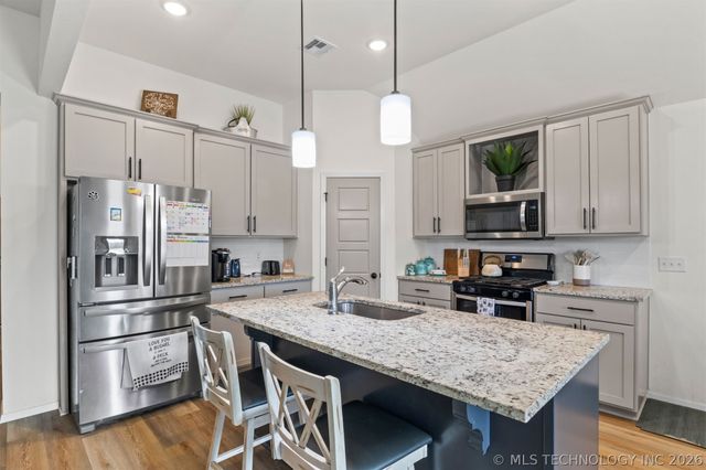 8836 N 73rd Place, Owasso, OK 74055