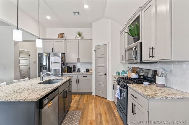 8836 N 73rd Place, Owasso, OK 74055