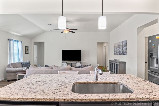 8836 N 73rd Place, Owasso, OK 74055