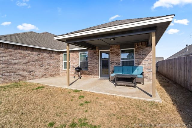 8836 N 73rd Place, Owasso, OK 74055