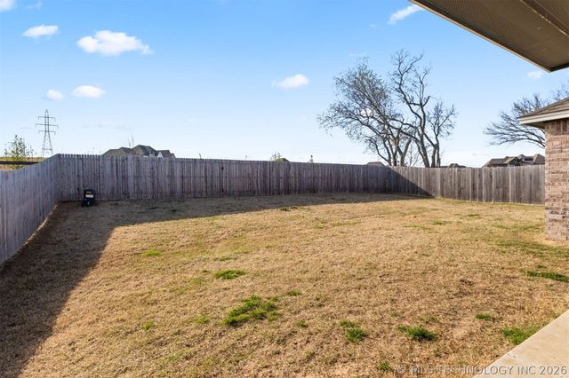 8836 N 73rd Place, Owasso, OK 74055