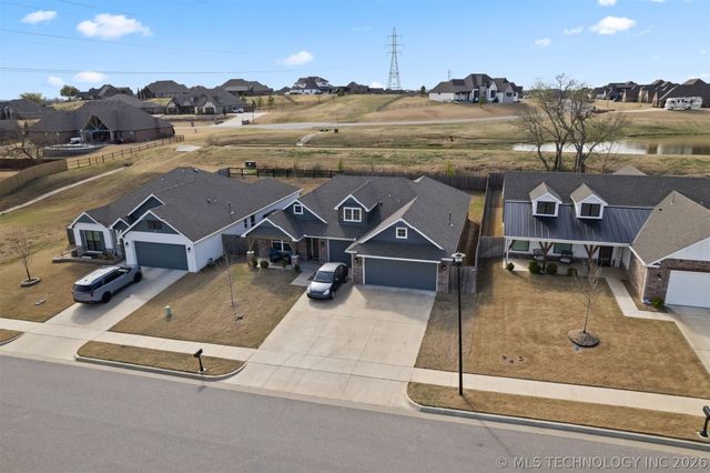 8836 N 73rd Place, Owasso, OK 74055