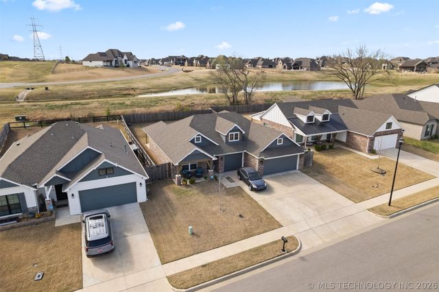 8836 N 73rd Place, Owasso, OK 74055