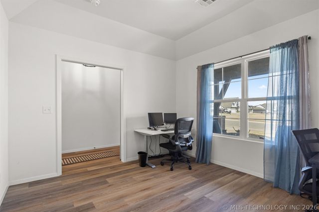 8836 N 73rd Place, Owasso, OK 74055