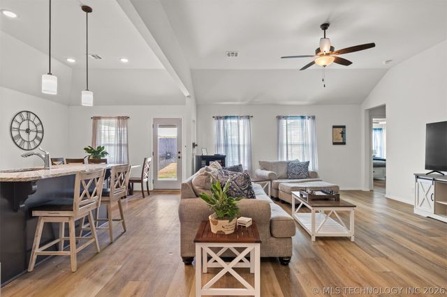 8836 N 73rd Place, Owasso, OK 74055