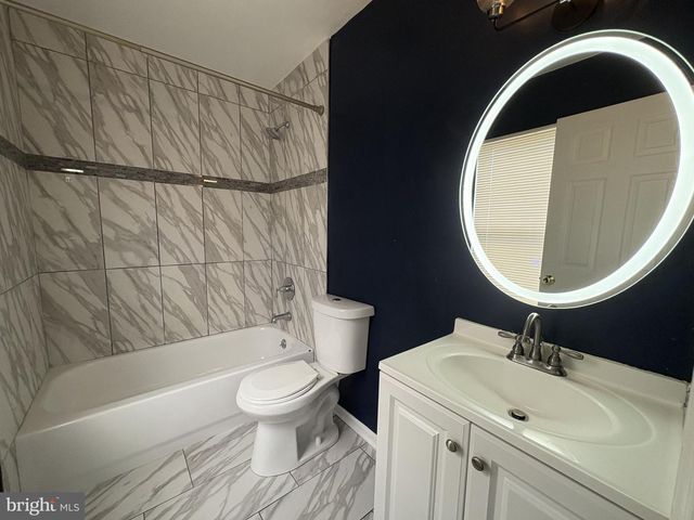 4005 BLAKNEY LN SE, Washington, DC 20032