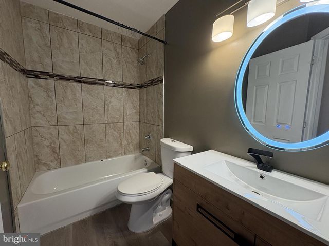 4005 BLAKNEY LN SE, Washington, DC 20032