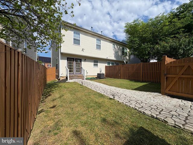 4005 BLAKNEY LN SE, Washington, DC 20032