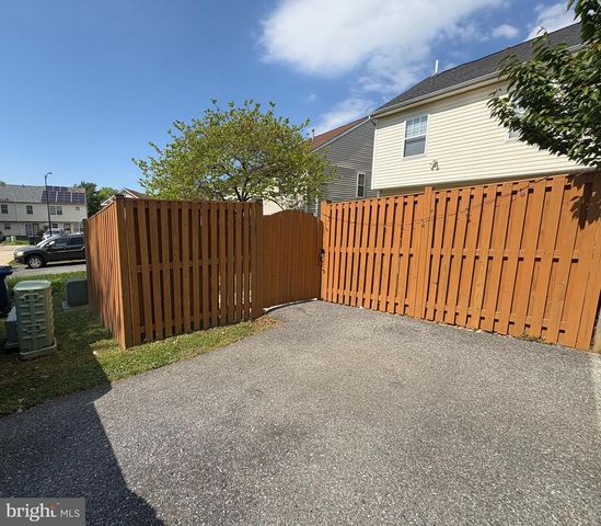 4005 BLAKNEY LN SE, Washington, DC 20032