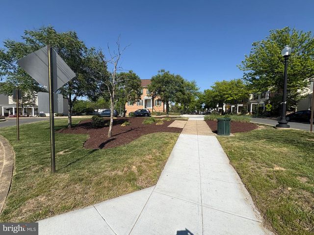 4005 BLAKNEY LN SE, Washington, DC 20032