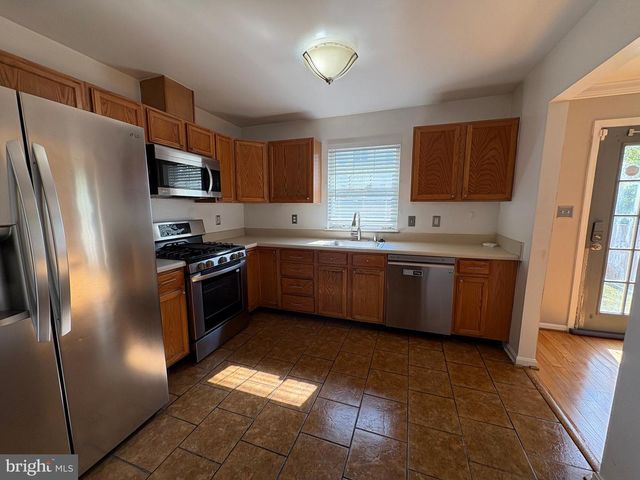 4005 BLAKNEY LN SE, Washington, DC 20032