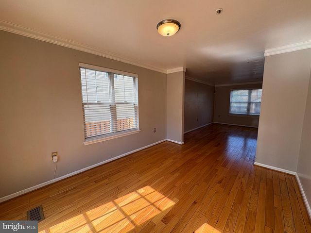 4005 BLAKNEY LN SE, Washington, DC 20032