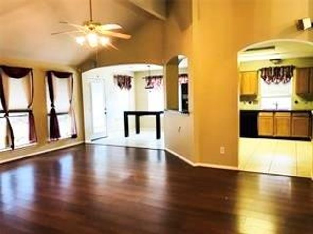10718 Lonesome Dove Trail, Houston, TX 77095