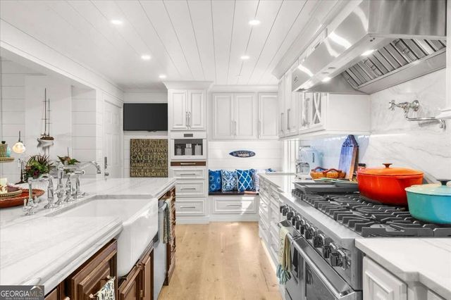 5823 Lakeshore Drive, Buford, GA 30518