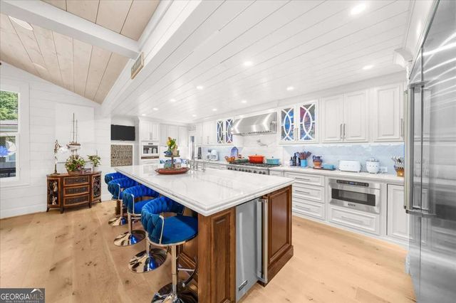 5823 Lakeshore Drive, Buford, GA 30518