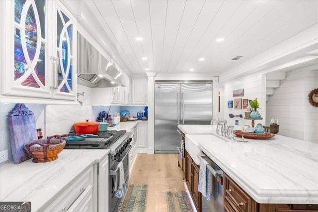 5823 Lakeshore Drive, Buford, GA 30518