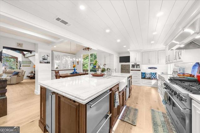 5823 Lakeshore Drive, Buford, GA 30518
