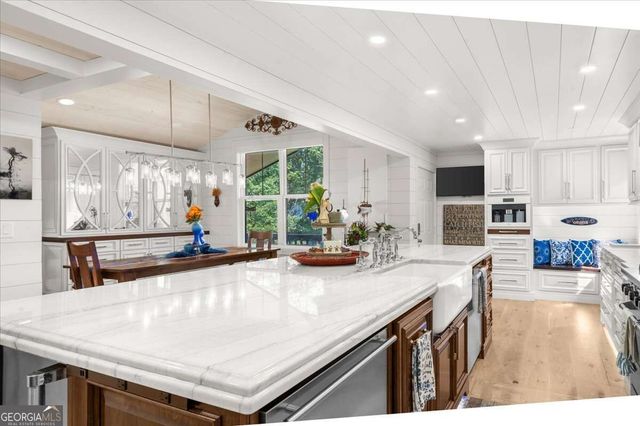 5823 Lakeshore Drive, Buford, GA 30518