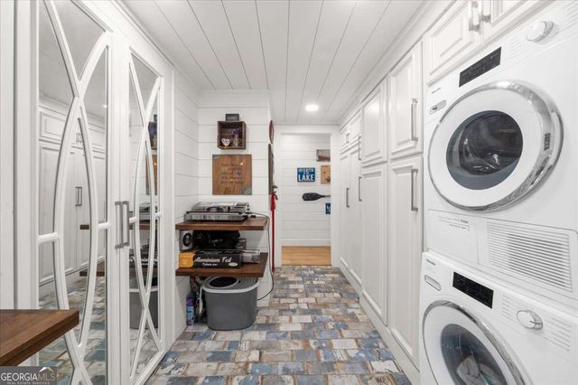5823 Lakeshore Drive, Buford, GA 30518