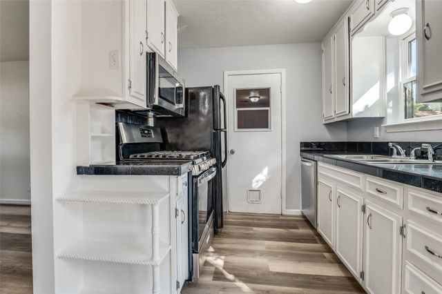 803 Clover Park Drive, Arlington, TX 76013