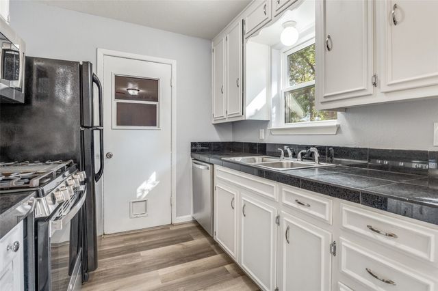 803 Clover Park Drive, Arlington, TX 76013