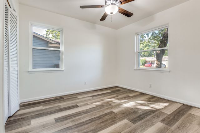 803 Clover Park Drive, Arlington, TX 76013