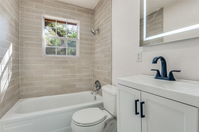 803 Clover Park Drive, Arlington, TX 76013