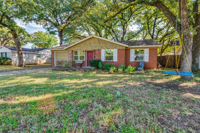 803 Clover Park Drive, Arlington, TX 76013