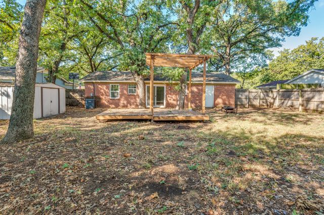 803 Clover Park Drive, Arlington, TX 76013
